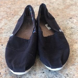 Black TOMS